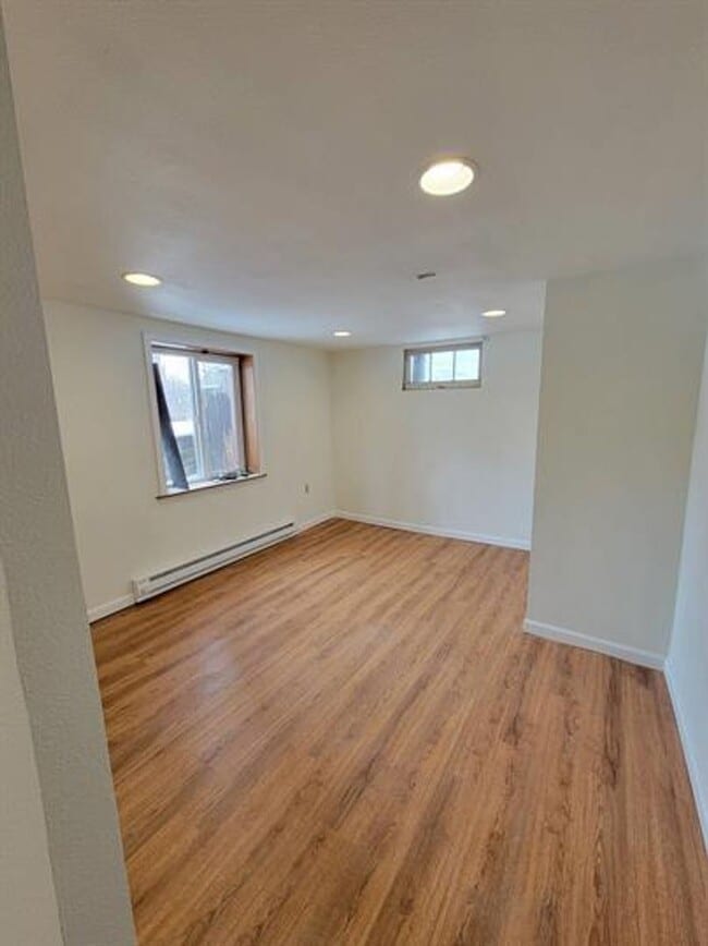 Building Photo - 2030 8th Ave