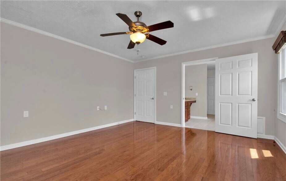 Building Photo - 1931 Sunshine Ct