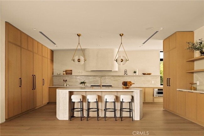 Building Photo - 5006 Enfield Ave