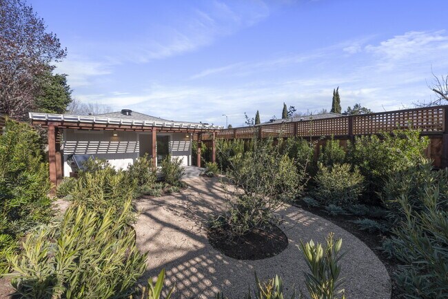 Building Photo - Three bedroom, Two bath, Single level home.