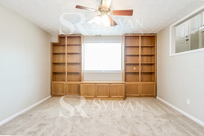 Building Photo - Prepare to be impressed by this 4 bedroom, 2 bathroom home