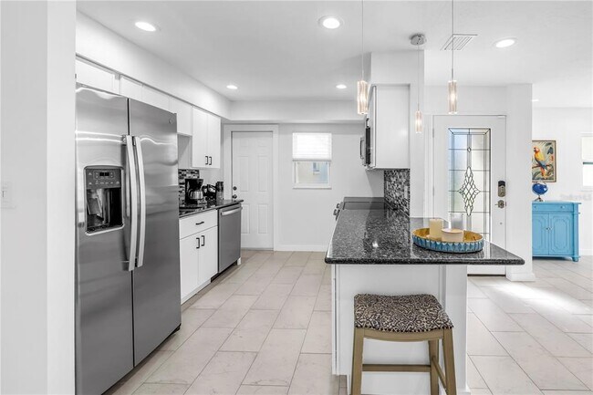 Building Photo - 111 Whispering Sands Cir