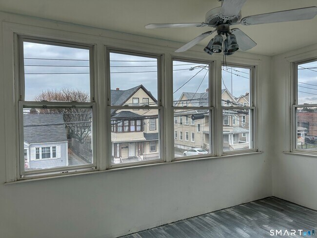 Building Photo - 181 Fox St