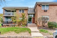 Building Photo - 807 Eves Dr