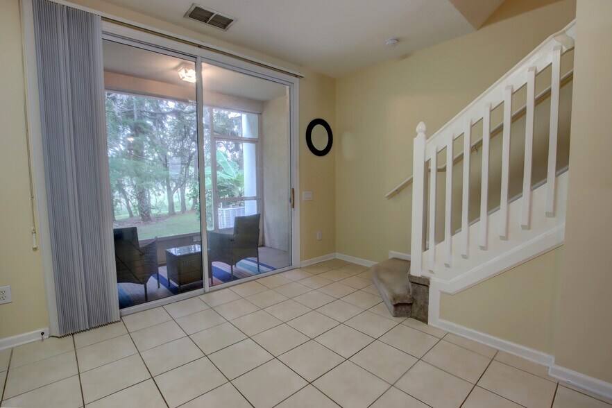 Building Photo - 874 Vineland Pl