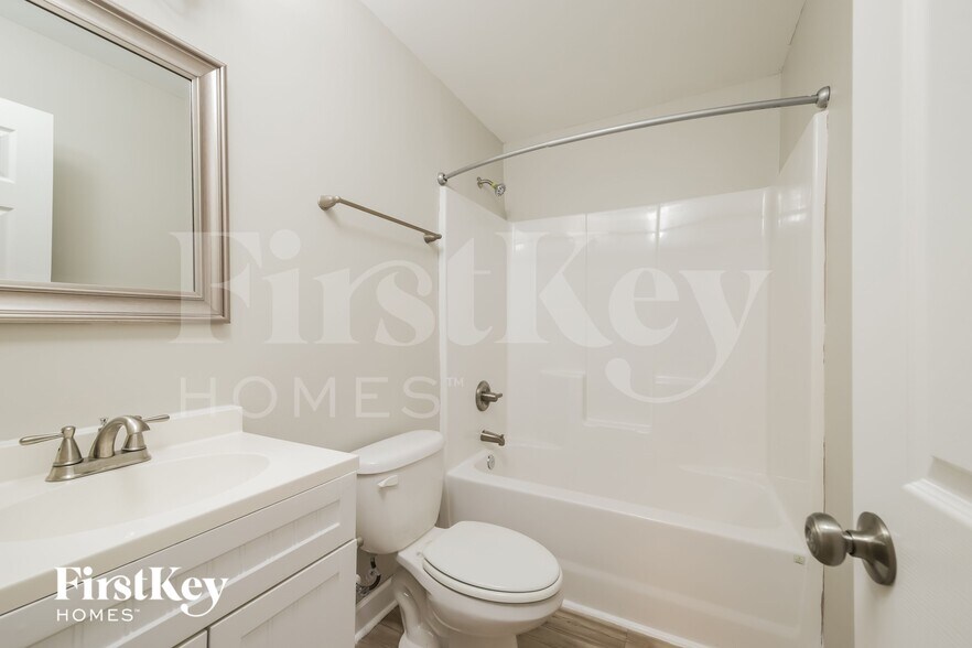 Building Photo - 1106 Julian St