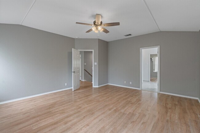 Building Photo - 5017 Cleves St