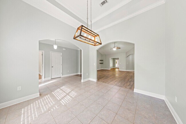 Building Photo - 208 Foxchase Way