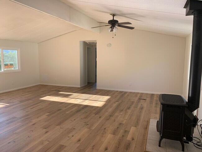 Building Photo - 523 Piute St