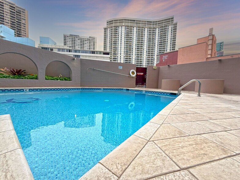 Building Photo - 1910 Ala Moana Blvd.