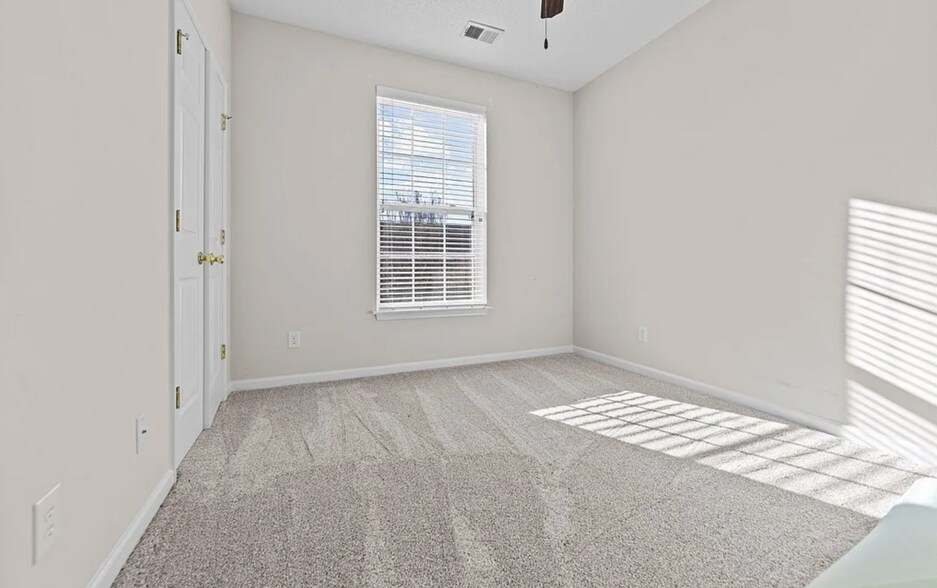 Building Photo - 3015 Winston Dr