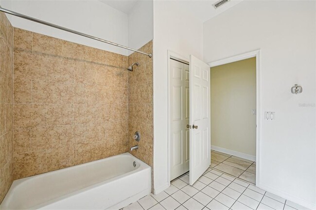 Building Photo - 918 Academy Dr
