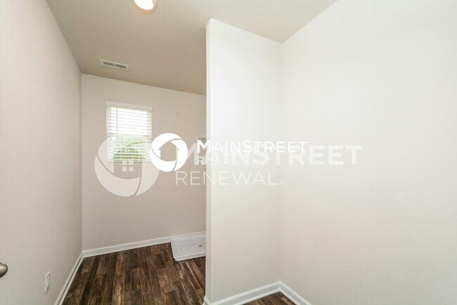 Building Photo - 4 Bedroom Pet-Friendly Home in Zebulon, NC...