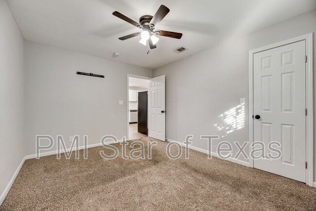 Building Photo - 4702 Collins Ave