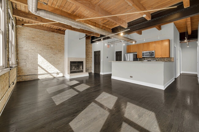 Building Photo - 2014 W Wabansia Ave