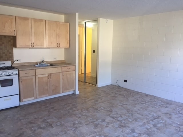 Building Photo - $1,550 Low rise Studio with all utilities included at Punahou Gardens in Makiki