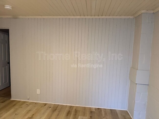 Building Photo - 1504 Coleman St SE