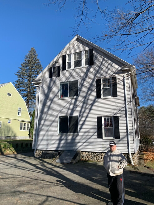 Building Photo - 468 Massasoit Rd