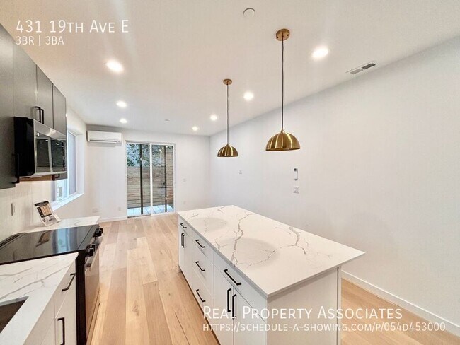 Building Photo - 431 19th Ave E