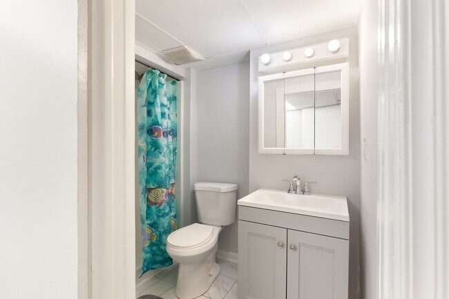 Building Photo - 3BR/2.5BA in Ideal Smyrna Location w/ Deck...