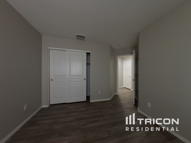 Building Photo - 44181 W Lindgren Dr