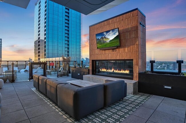 Building Photo - 84 East Ave