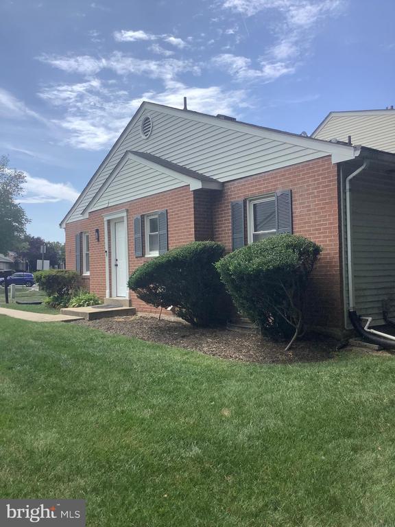 Building Photo - 15114 Laurel Oaks Ln