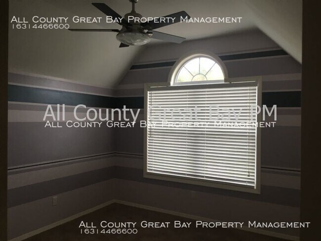 Building Photo - 5 Windjammer Xing