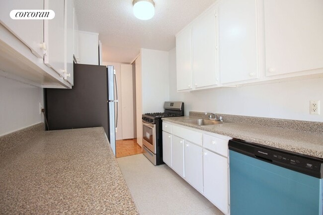 Building Photo - 401 2nd Ave