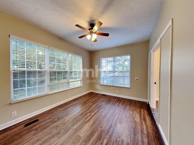 Building Photo - 102 Fairgrove Cir