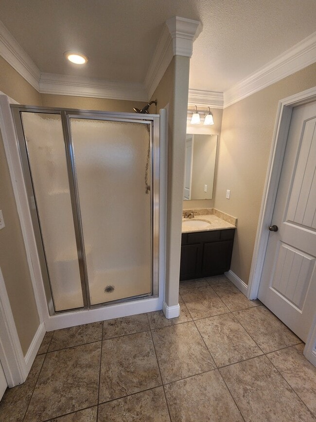 Building Photo - In Legends Park neighborhood! 3 bed 2 bath 2 car garage