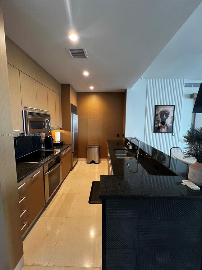 Building Photo - 901 Brickell Key Blvd