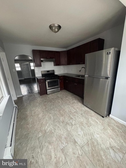 Building Photo - 841 Bridge St