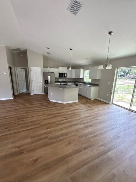 Building Photo - 10426 SW 133 Ave