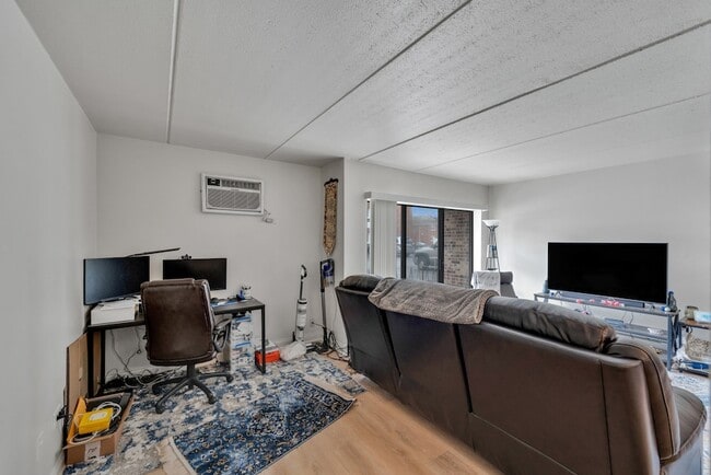 Building Photo - 7117 W 93rd St