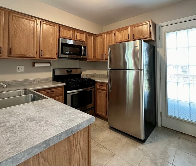 Building Photo - 2450 Devonshire Ct