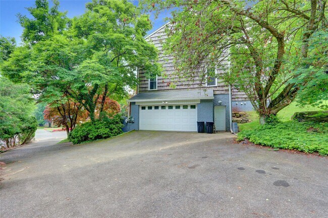 Building Photo - 4 Shore View Cir