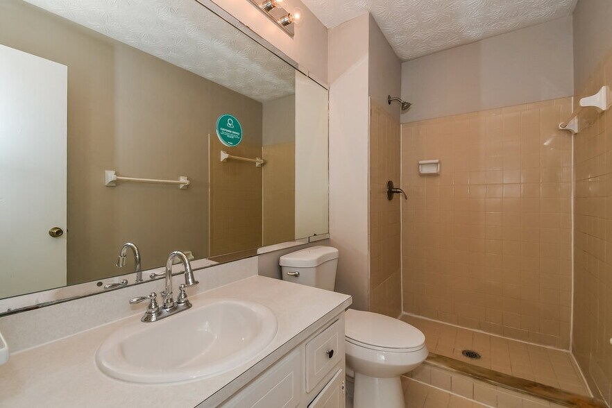 Building Photo - 3610 N Ride Dr