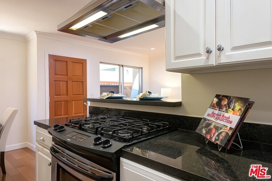 Building Photo - 922 16th St