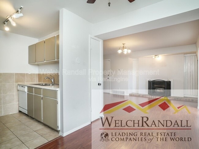 Building Photo - 5511 S Willow Ln