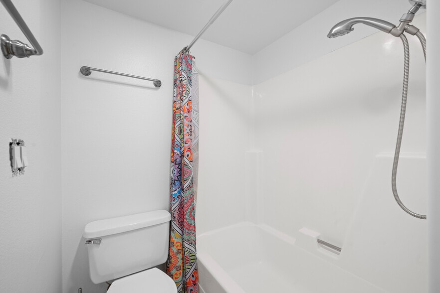 Building Photo - 323 N Jackson St