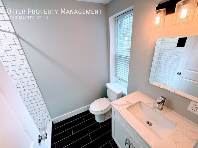 Building Photo - 5429 Master St