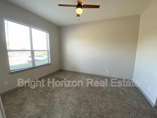 Building Photo - 3629 Valley Vista Dr