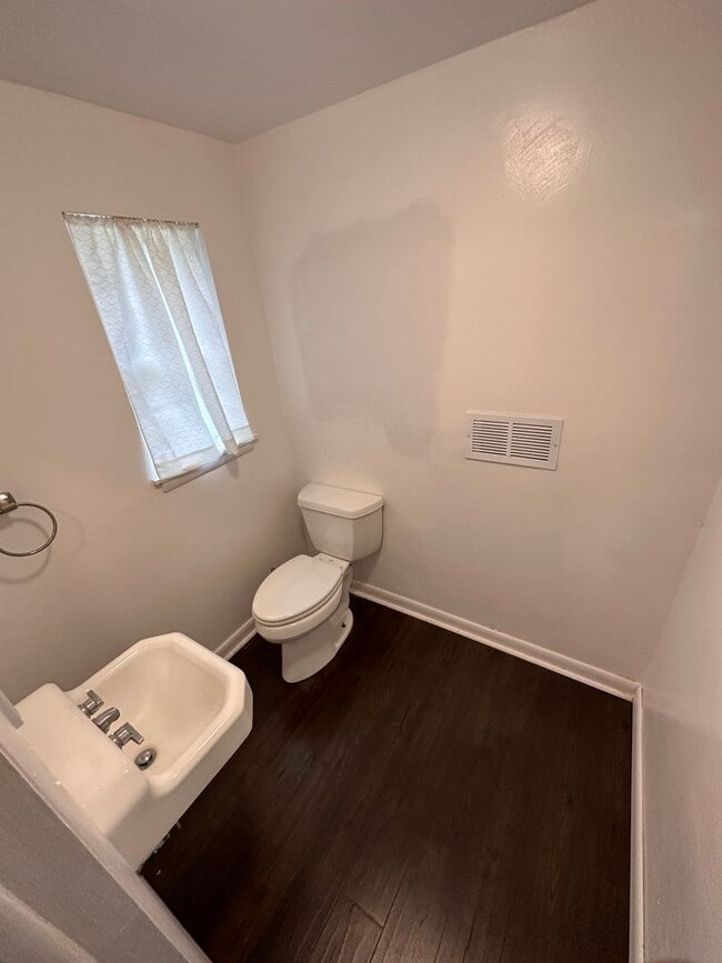 Building Photo - 3 bedroom 1.5 bath Lower Allen Township