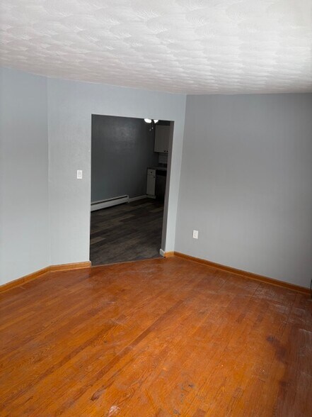 Building Photo - 105 Kinamrok St