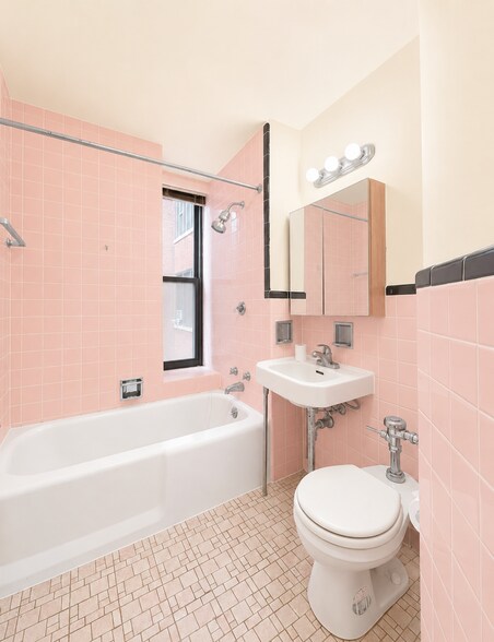 Building Photo - 5300 S Shore Dr
