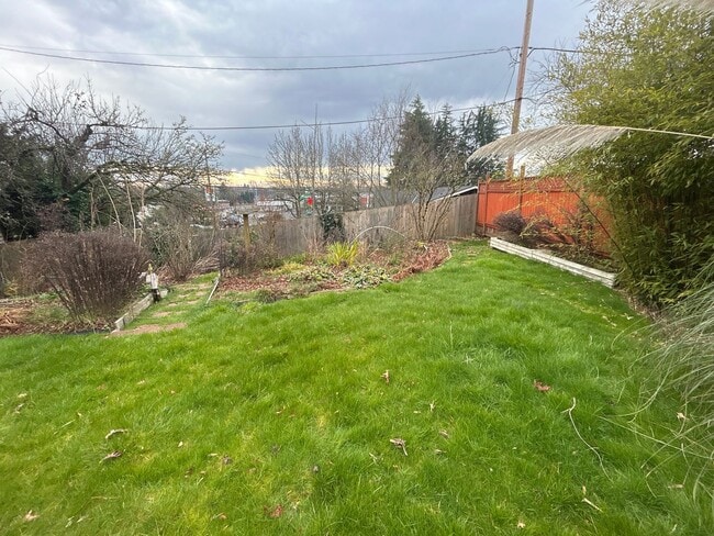 Building Photo - HALF OFF FEBRUARY RENT! 3 Bedroom 1.5 Bath in Desirable NW Corvallis