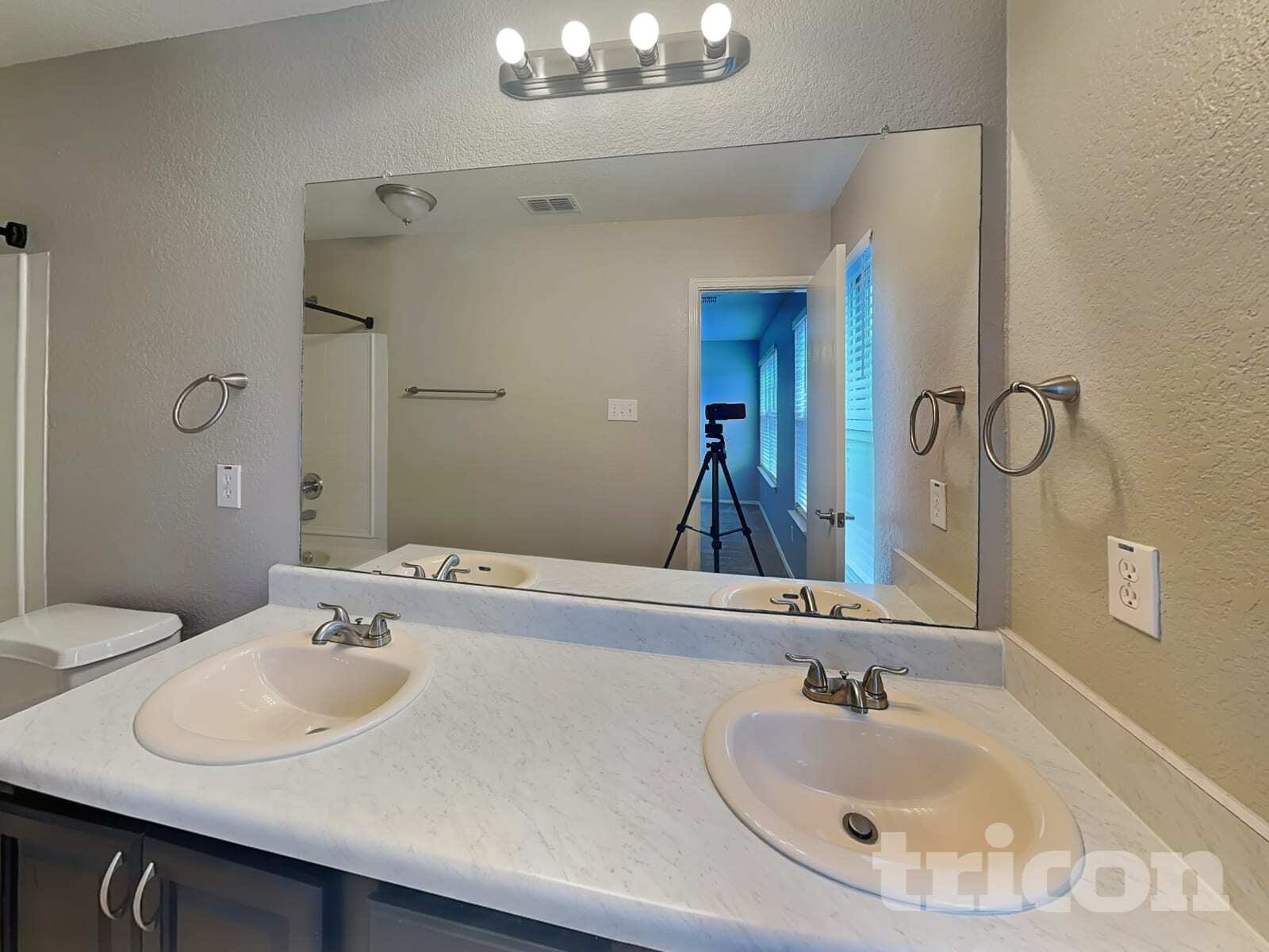 Building Photo - 851 Village Point Ln