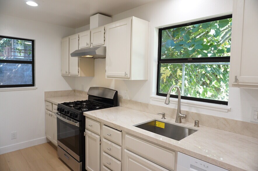 Primary Photo - 3948 Pennsylvania Ave