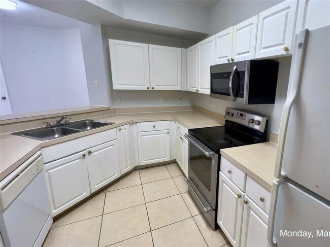 Building Photo - 5506 Metrowest Blvd